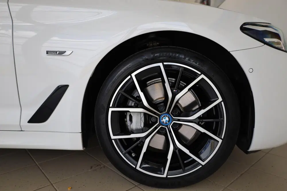 BMW 5-serie Sedan 545e xDrive High Executive uit 2022, foto 7