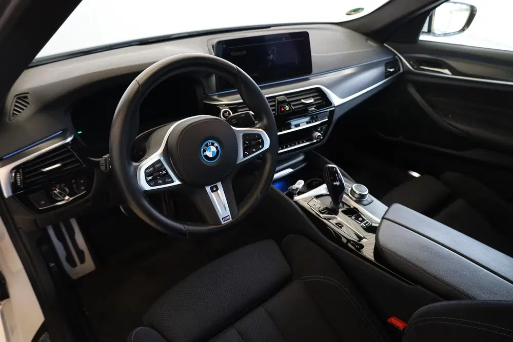 BMW 5-serie Sedan 545e xDrive High Executive uit 2022, foto 8