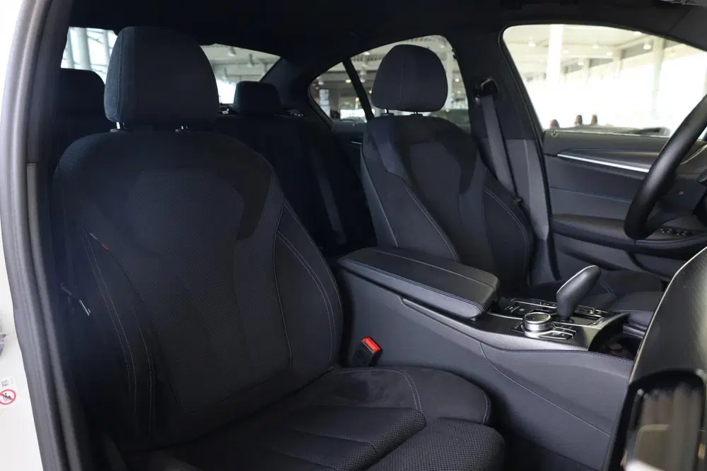 BMW 5-serie Sedan 545e xDrive High Executive uit 2022, foto 9
