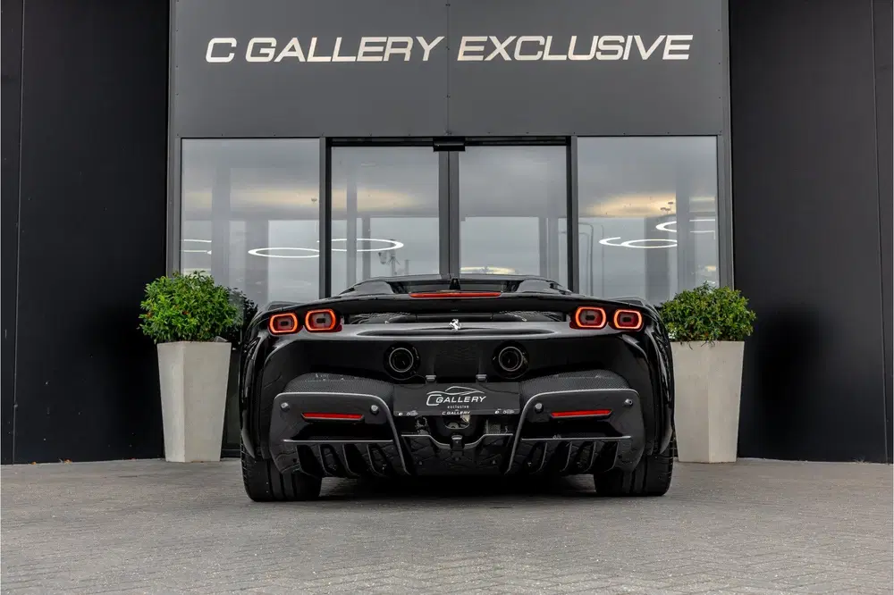 Ferrari SF90 Spider 4.0 V8 uit 2024, foto 8