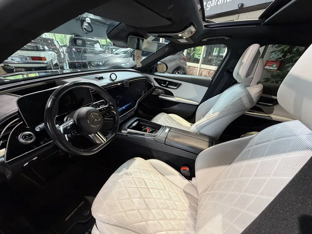 Mercedes-Benz E-Klasse 300 e AMG Line Pano uit 2023, foto 15