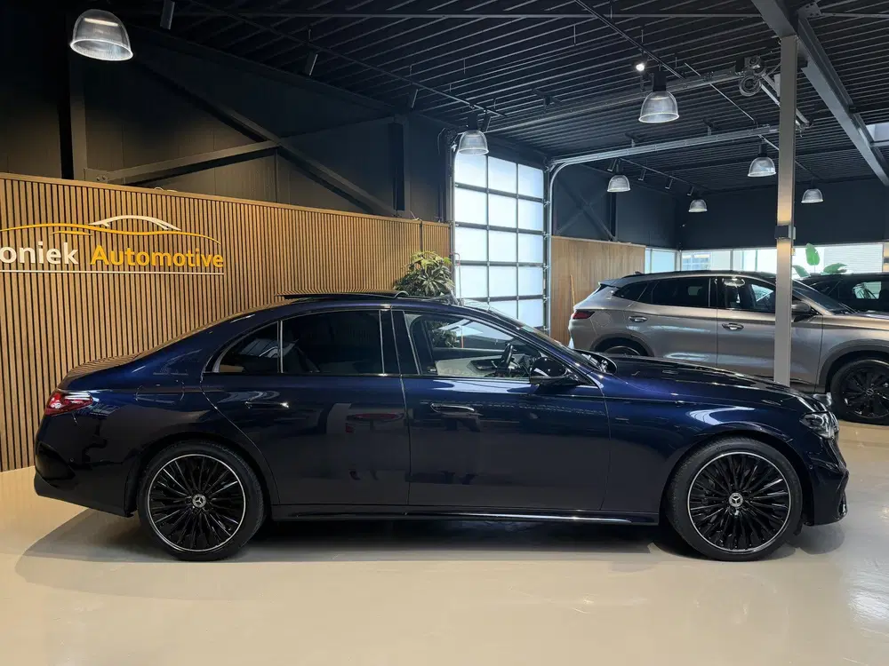 Mercedes-Benz E-Klasse 300 e AMG Line Pano uit 2023, foto 2