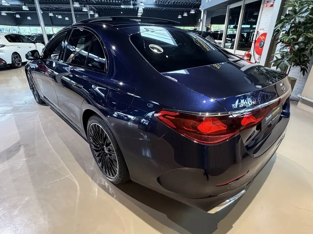 Mercedes-Benz E-Klasse 300 e AMG Line Pano uit 2023, foto 5