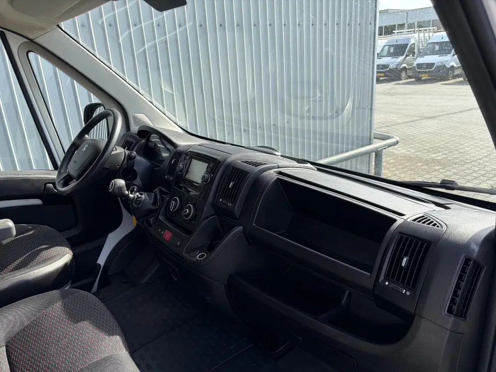 Peugeot Boxer 330 2.2 HDi L1H1*NAV*CAM*3PERS*HAAK*CRUISE uit 2020, foto 3