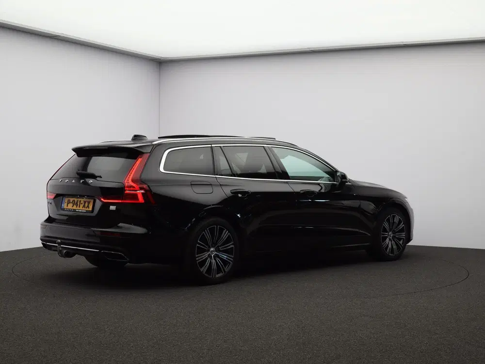 Volvo V60 2.0 T8 Recharge AWD Inscription Long Range uit 2022, foto 2
