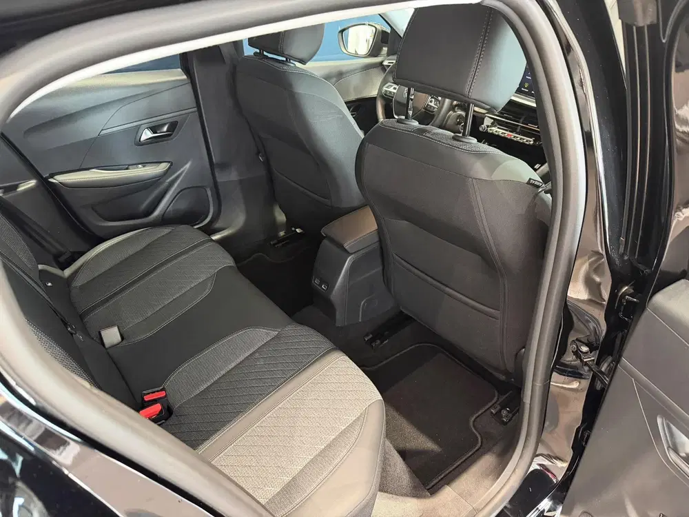 Peugeot 208 1.2 Hybrid 110 e-DCS6 Allure uit 2026, foto 10