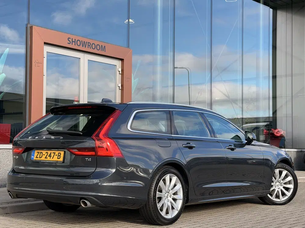Volvo V90 2.0 T4 Momentum uit 2019, foto 14