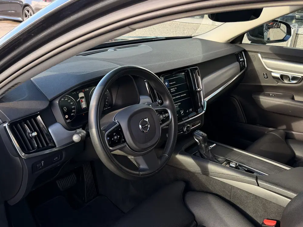Volvo V90 2.0 T4 Momentum uit 2019, foto 2