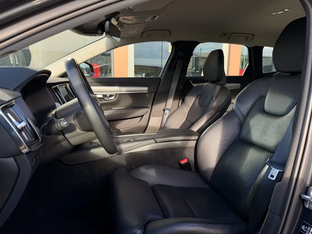Volvo V90 2.0 T4 Momentum uit 2019, foto 4