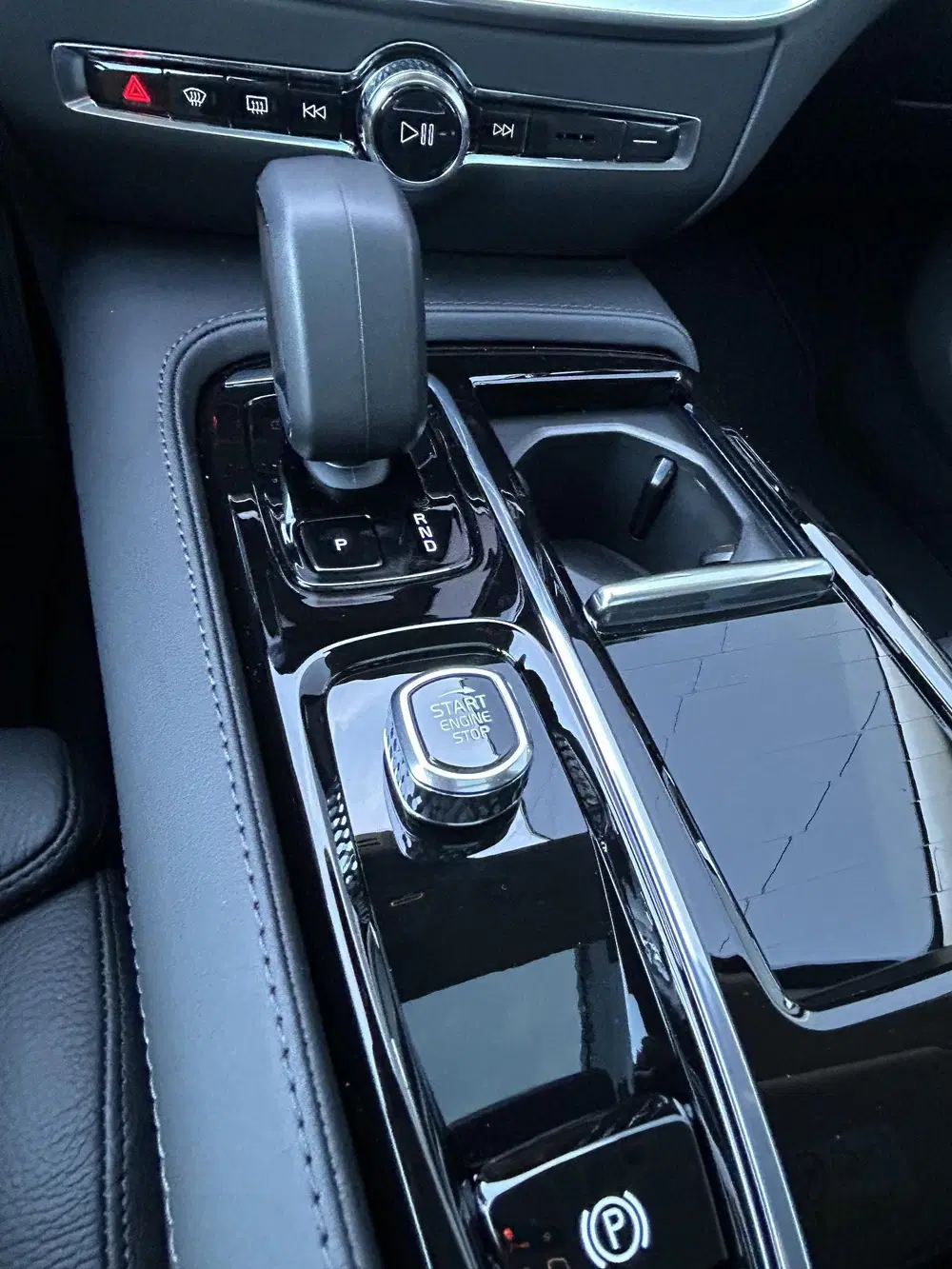 Volvo V60 2.0 T8 Plug-in hybrid AWD Plus Dark 360 ca uit 2026, foto 13