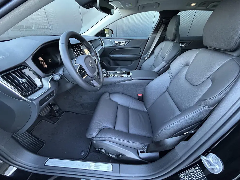 Volvo V60 2.0 T8 Plug-in hybrid AWD Plus Dark 360 ca uit 2026, foto 7