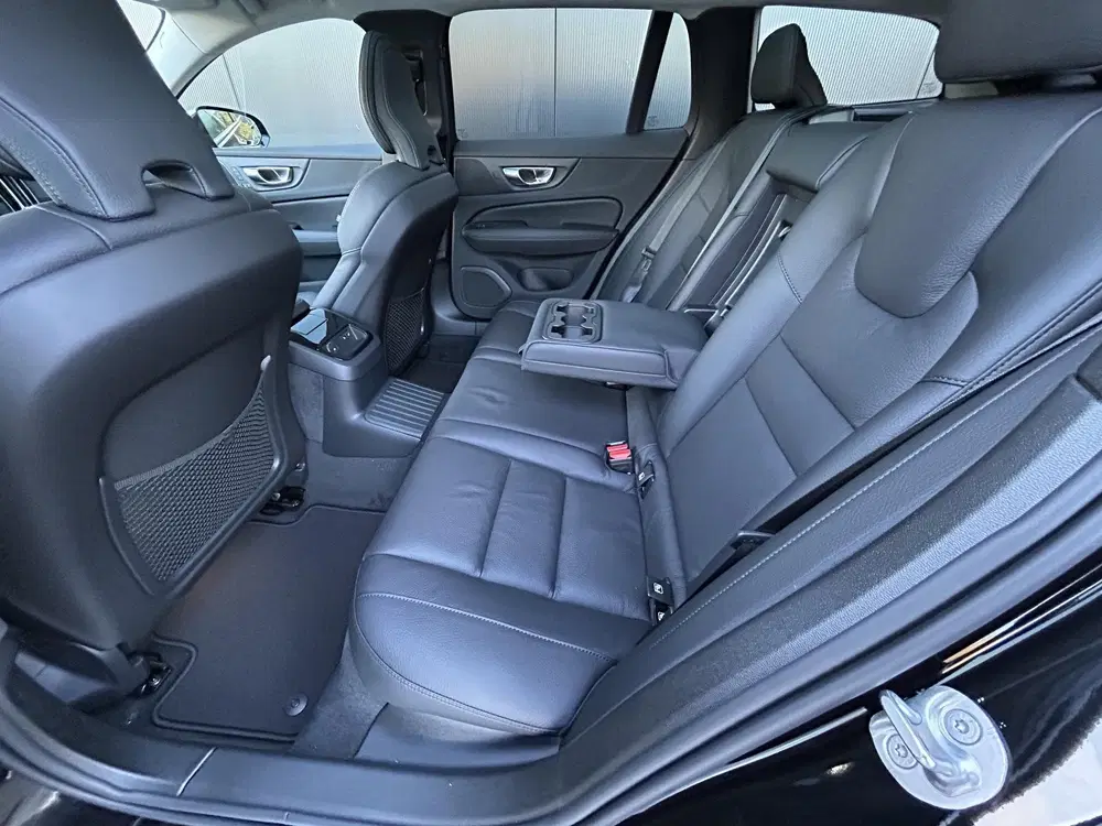 Volvo V60 2.0 T8 Plug-in hybrid AWD Plus Dark 360 ca uit 2026, foto 8