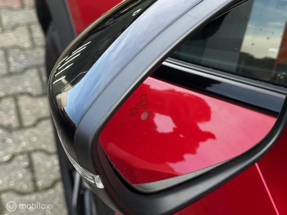 Peugeot 2008 EV GT uit 2021, foto 13