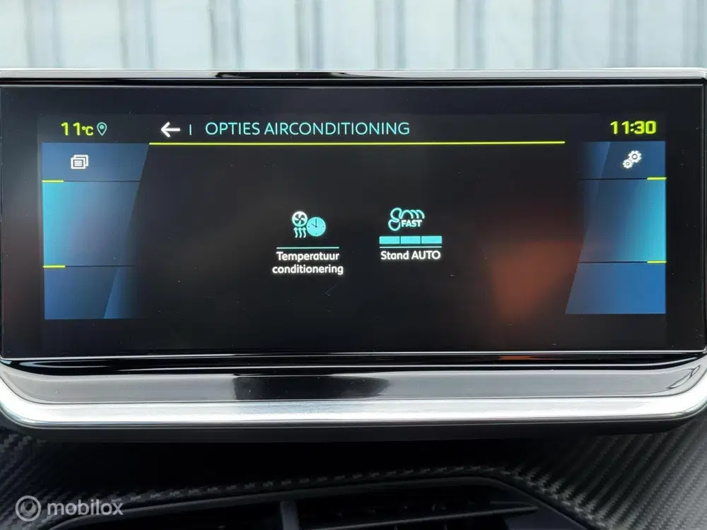 Peugeot 2008 EV GT uit 2021, foto 15