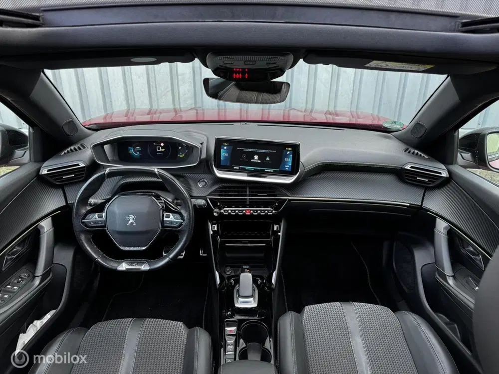 Peugeot 2008 EV GT uit 2021, foto 3