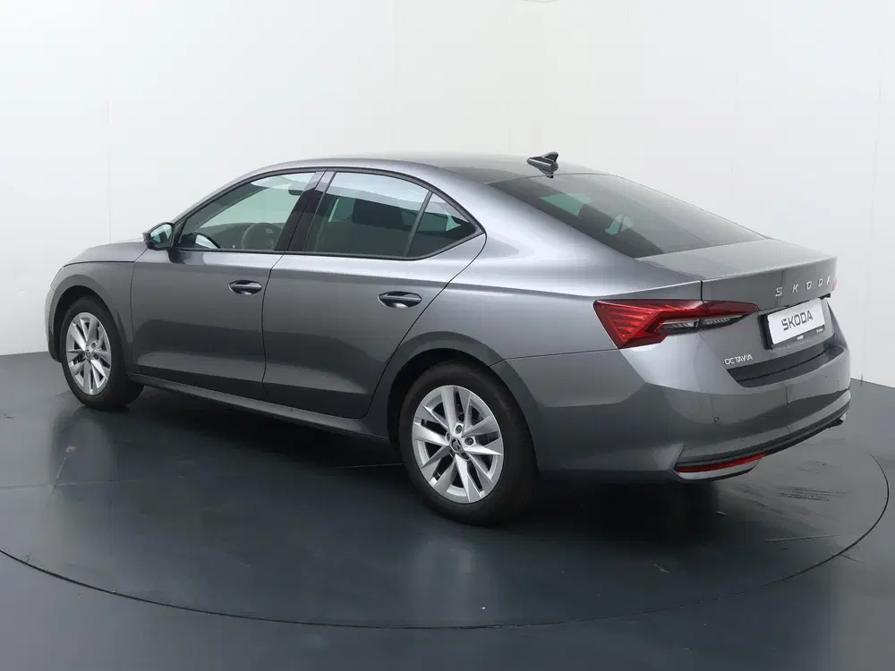 Skoda Octavia Business Edition 1.5 TSI DSG uit 2025, foto 4