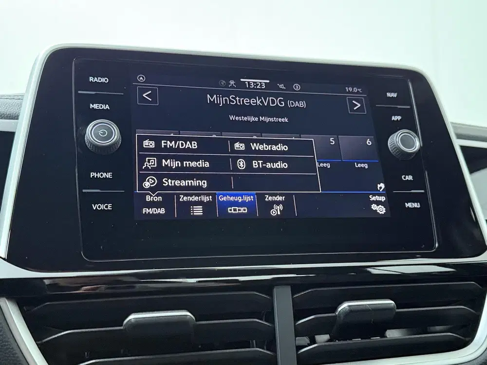 Volkswagen T-Roc 1.5 TSI R-Line uit 2024, foto 12