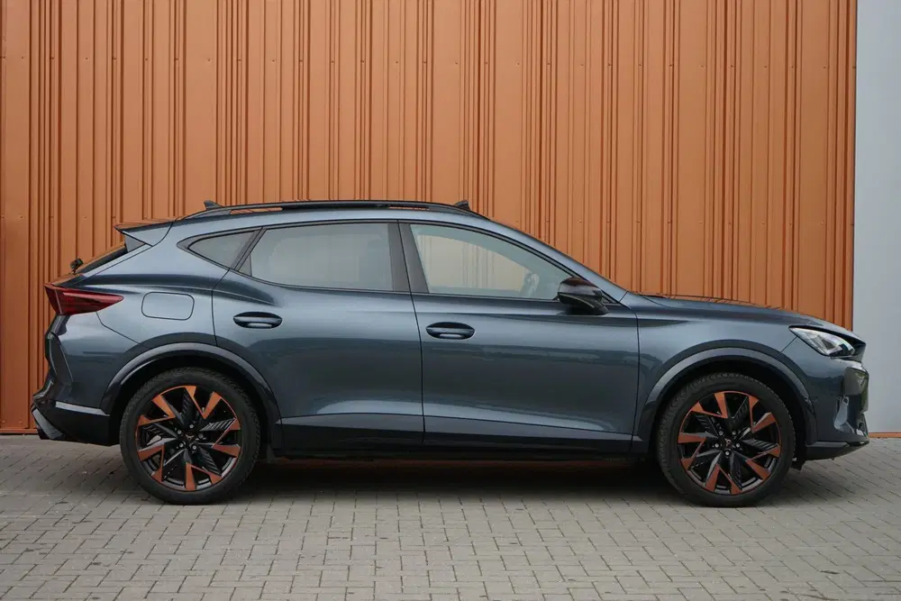 Cupra Formentor 1.5 TSI e-Hybrid Panodak 360camera ACC Car uit 2025, foto 3