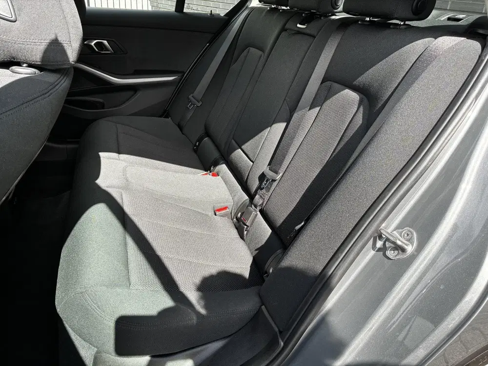 BMW 3-serie 318i Automaat uit 2023, foto 14
