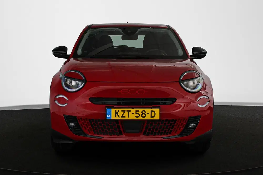 Fiat 600e RED 54 kWh SOH 96% Apple CarPlay Climate C uit 2024, foto 14