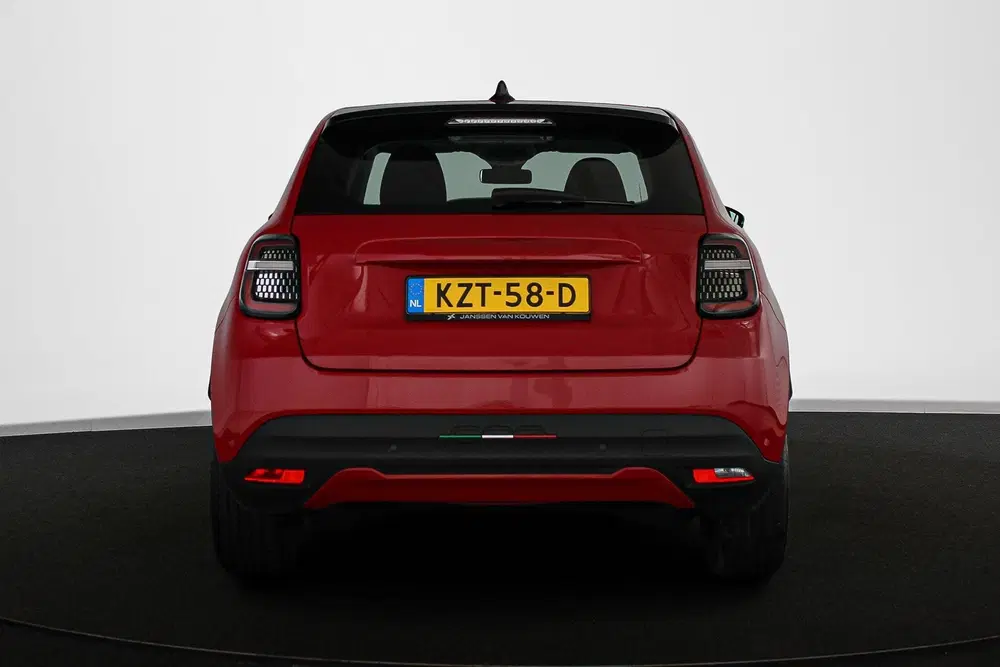 Fiat 600e RED 54 kWh SOH 96% Apple CarPlay Climate C uit 2024, foto 15