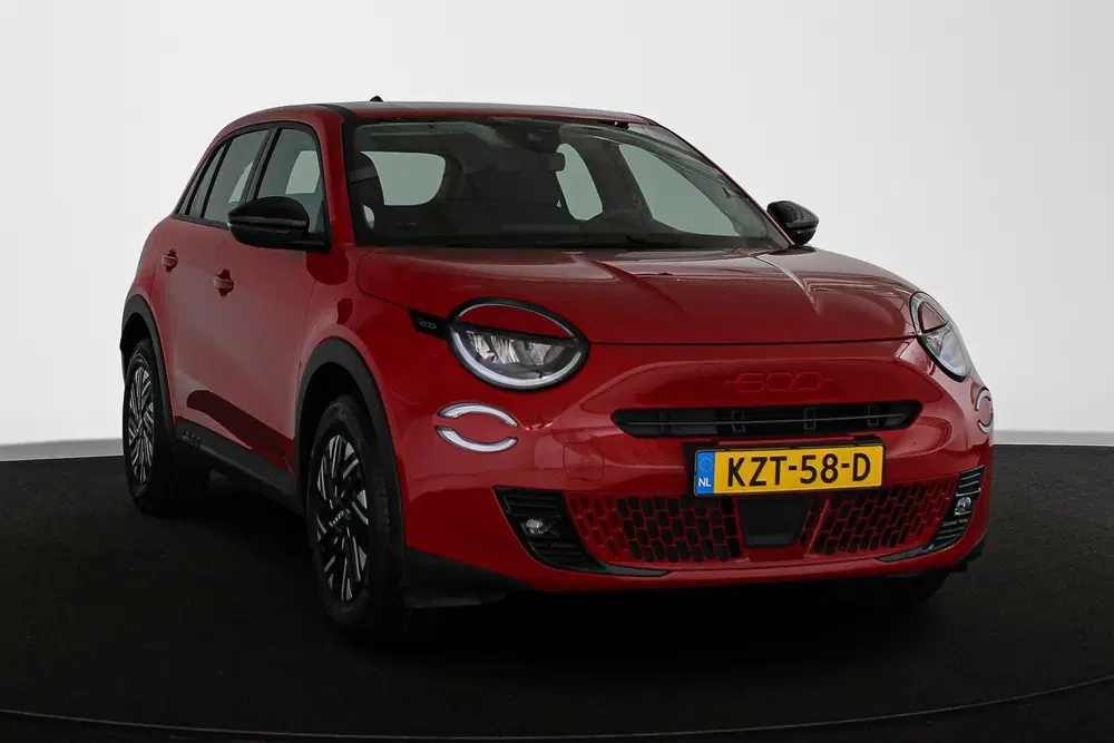 Fiat 600e RED 54 kWh SOH 96% Apple CarPlay Climate C uit 2024, foto 2