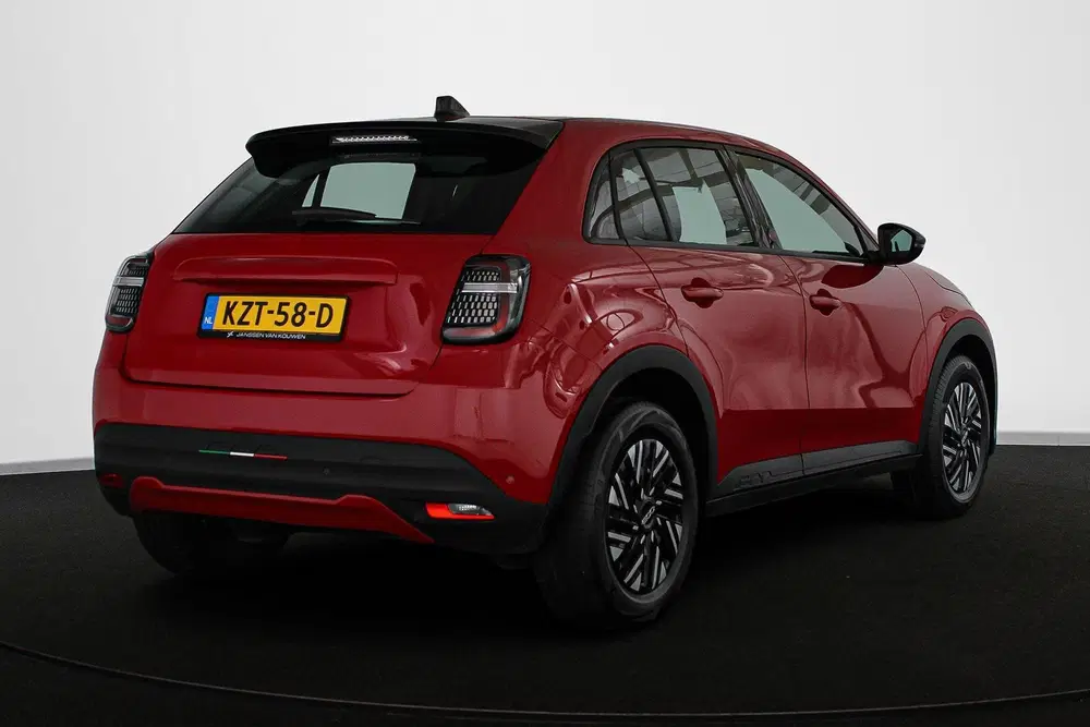 Fiat 600e RED 54 kWh SOH 96% Apple CarPlay Climate C uit 2024, foto 3