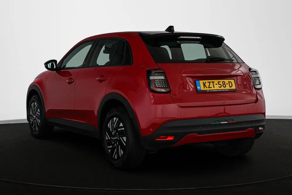 Fiat 600e RED 54 kWh SOH 96% Apple CarPlay Climate C uit 2024, foto 4