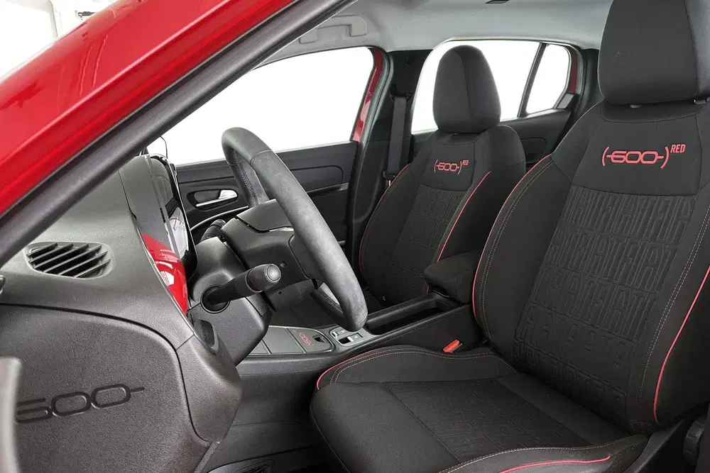 Fiat 600e RED 54 kWh SOH 96% Apple CarPlay Climate C uit 2024, foto 6