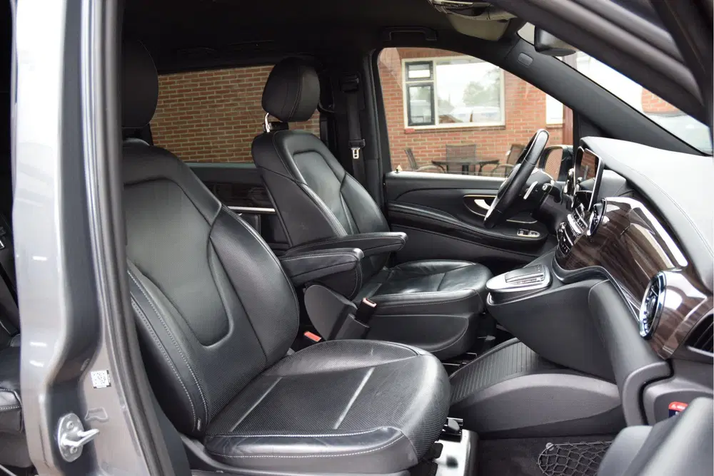 Mercedes-Benz V-Klasse 300d Extra Lang DC Avantgarde AMG PAK uit 2021, foto 5