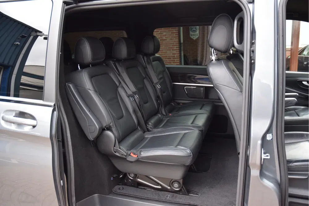 Mercedes-Benz V-Klasse 300d Extra Lang DC Avantgarde AMG PAK uit 2021, foto 7