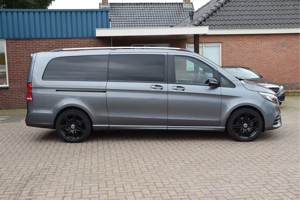 Mercedes-Benz V-Klasse 300d Extra Lang DC Avantgarde AMG PAK uit 2021, foto 8