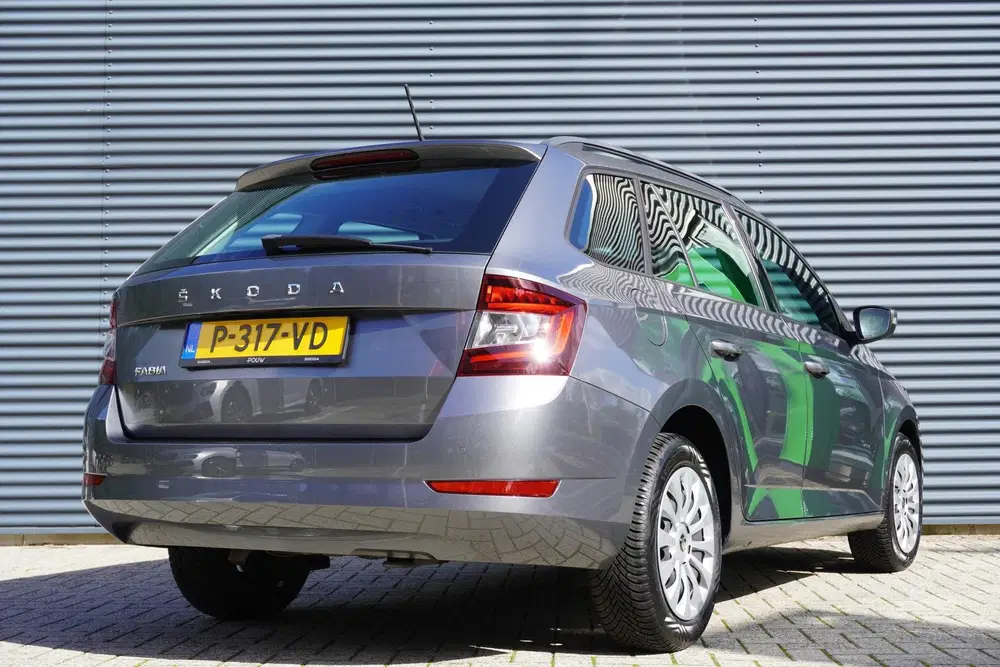 Skoda Fabia 1.0 TSI 95pk Ambition uit 2022, foto 2