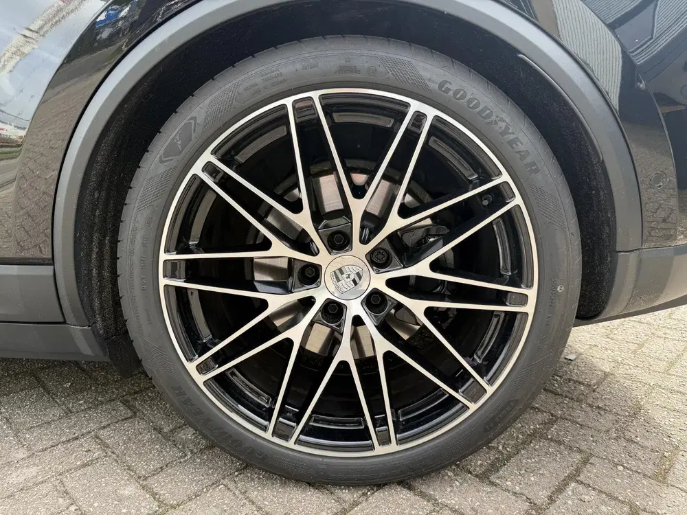 Porsche Macan 100 kWh Spyder 22 inc l luchtvering l Pano uit 2025, foto 3