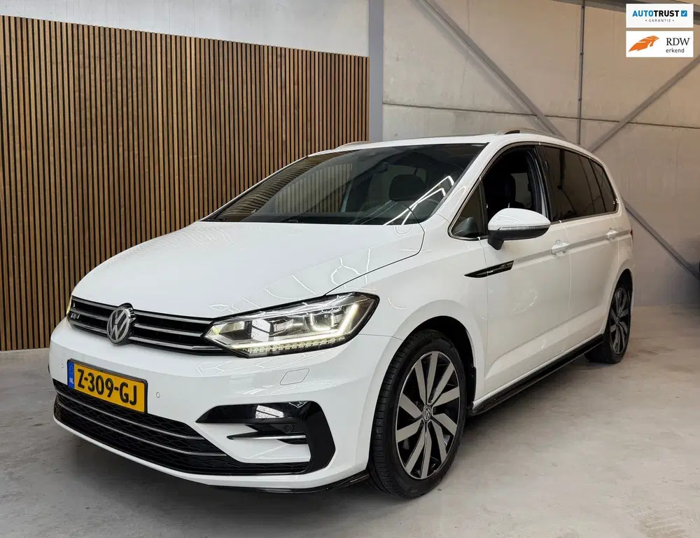 Volkswagen Touran 1.5 TSI Highline Business R-LINE 7p AUOTMA uit 2019