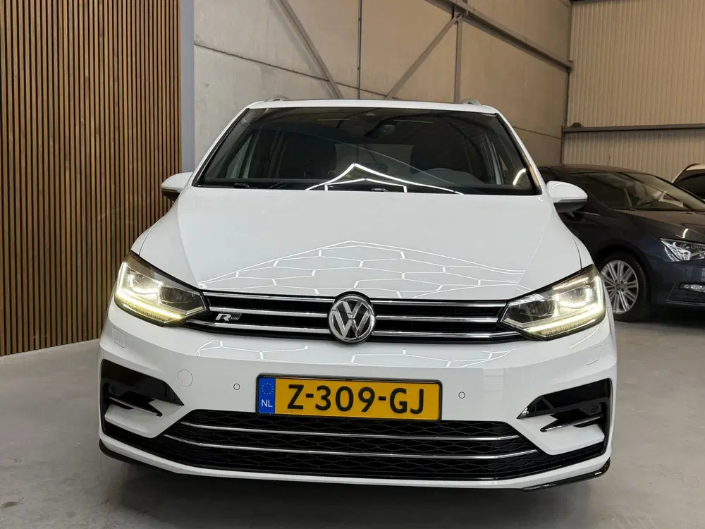 Volkswagen Touran 1.5 TSI Highline Business R-LINE 7p AUOTMA uit 2019, foto 3