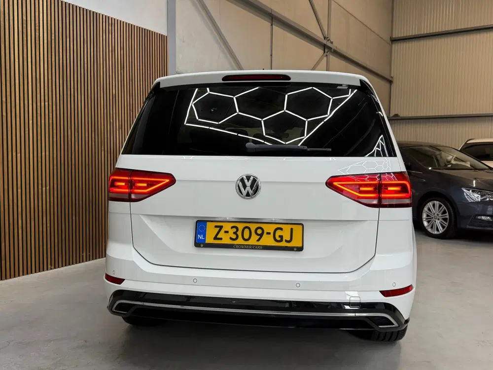 Volkswagen Touran 1.5 TSI Highline Business R-LINE 7p AUOTMA uit 2019, foto 4