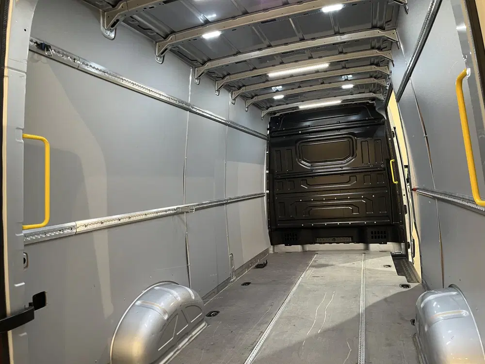Volkswagen Crafter 35 2.0 TDI L4H3 180 PK uit 2022, foto 13