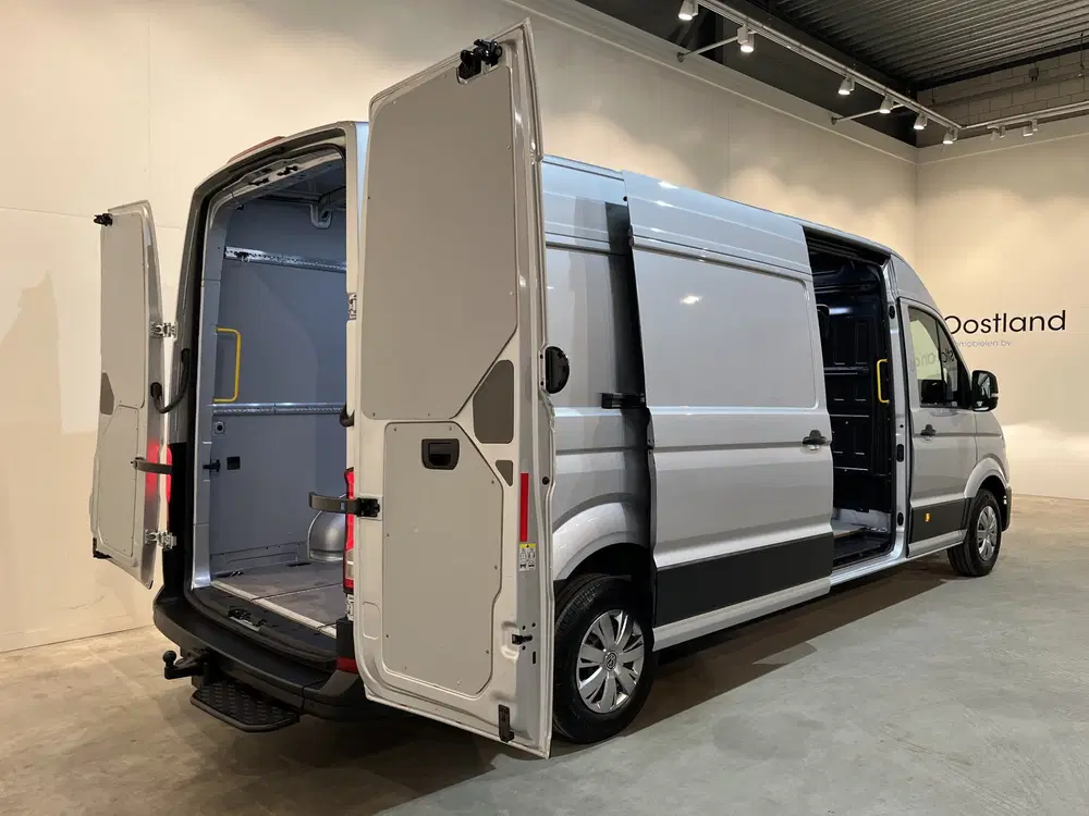 Volkswagen Crafter 35 2.0 TDI L4H3 180 PK uit 2022, foto 2