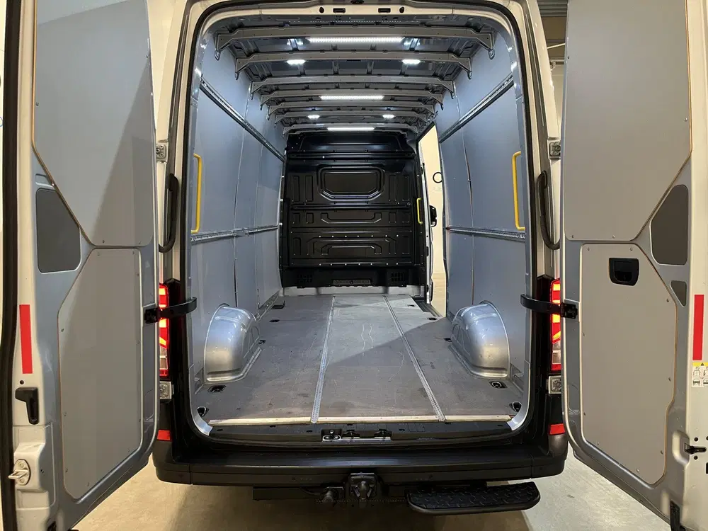 Volkswagen Crafter 35 2.0 TDI L4H3 180 PK uit 2022, foto 5