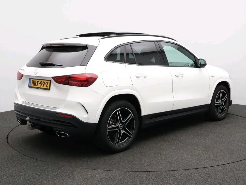 Mercedes-Benz GLA 250 e Business Solution AMG uit 2025, foto 2