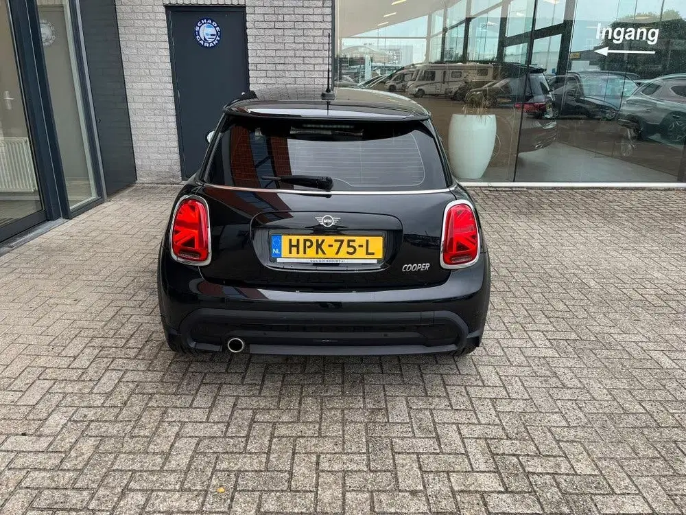 Mini Cooper 1.5 Cooper uit 2022, foto 2