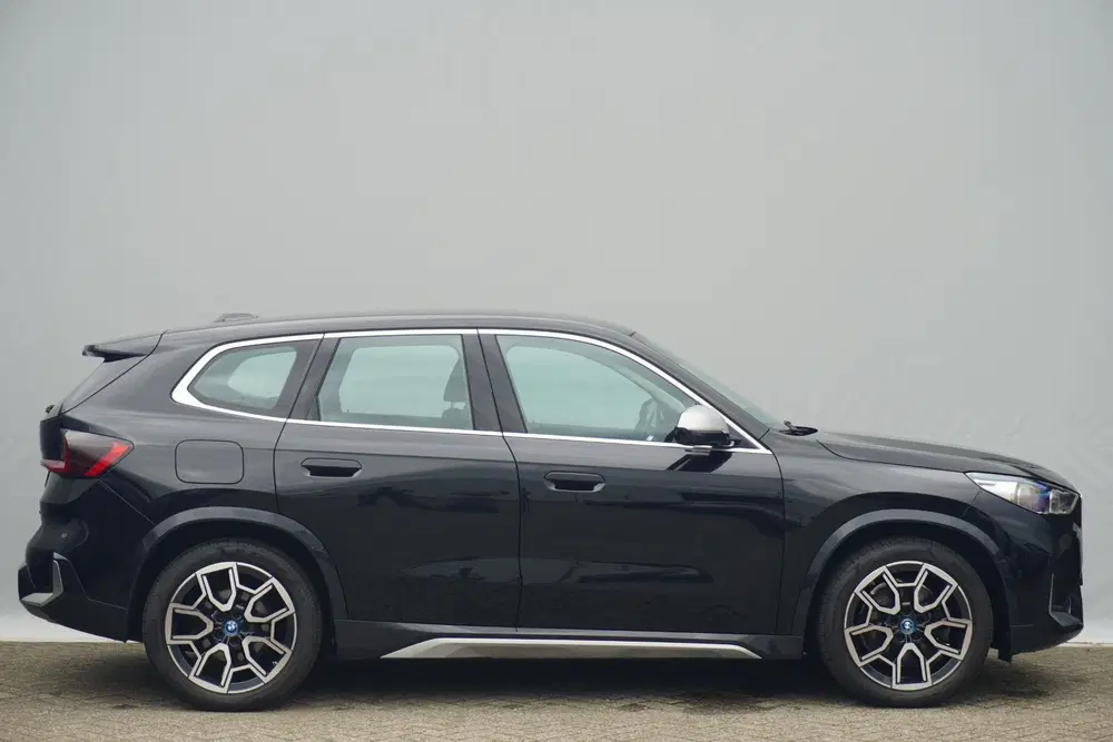 BMW iX1 xDrive30 uit 2023, foto 4