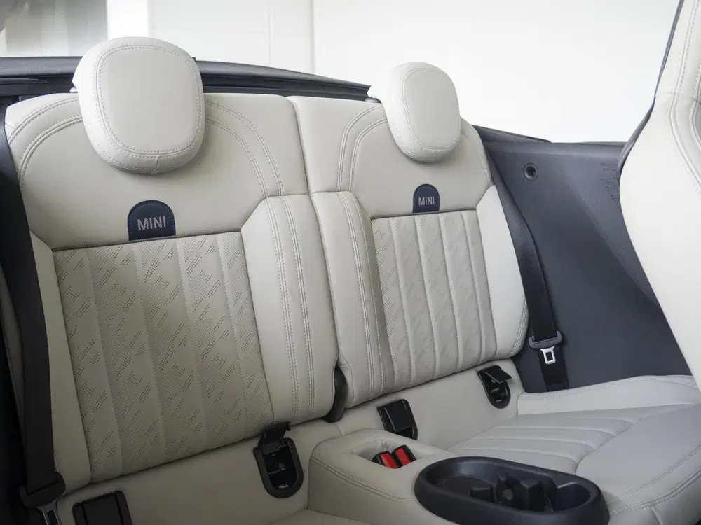 Mini Cabrio Cooper C Favoured uit 2026, foto 11