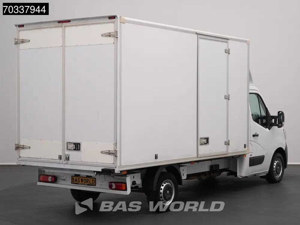 Renault Master 145PK Bakwagen Achterdeuren Zijdeur Airco uit 2019, foto 2