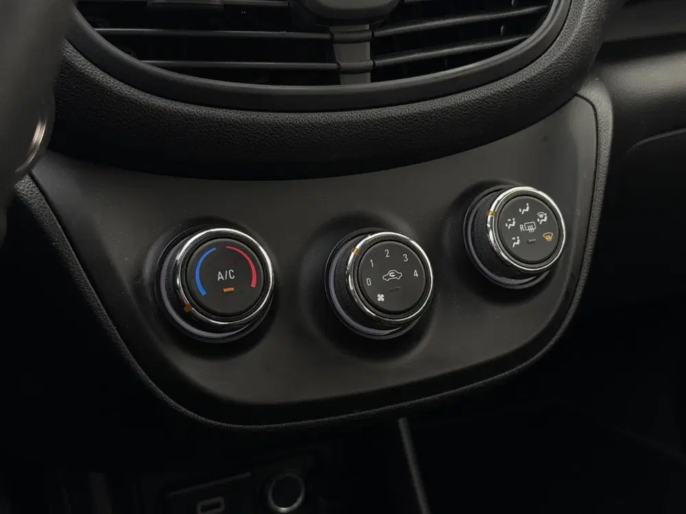 Opel Karl 1.0 120 Jaar Edition uit 2019, foto 14