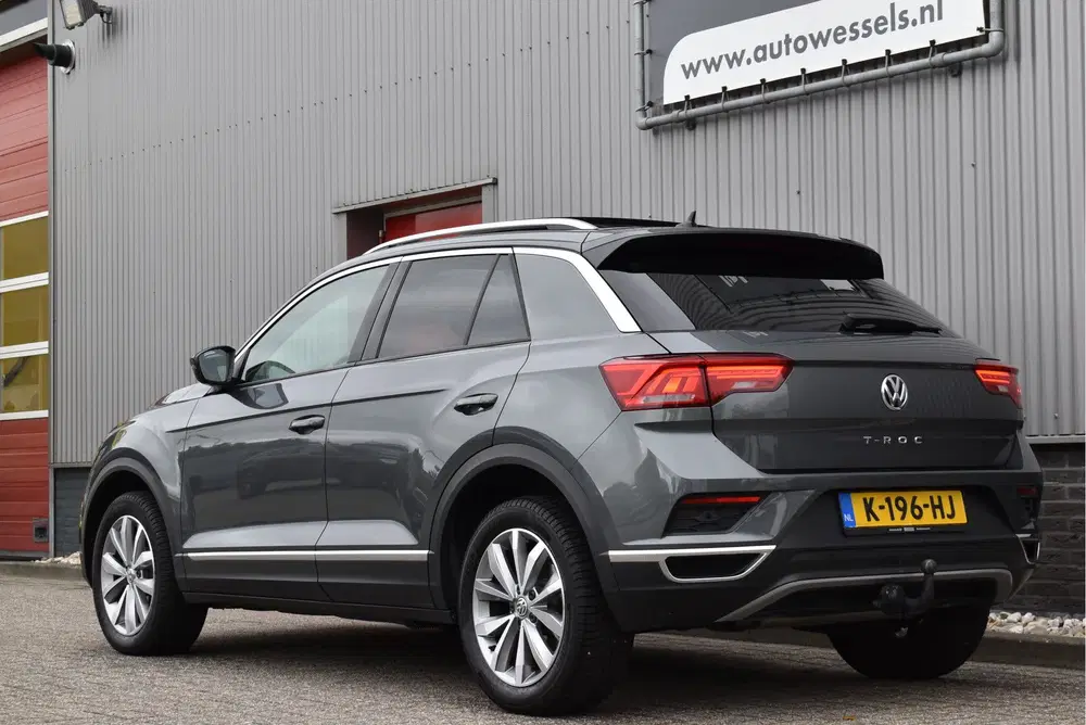 Volkswagen T-Roc 1.5 TSI Style Business Panoramadak uit 2019, foto 2