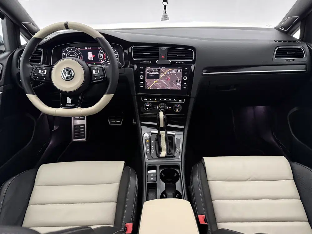 Volkswagen Golf 2.0 R TSI 4Motion 310PK uit 2019, foto 2