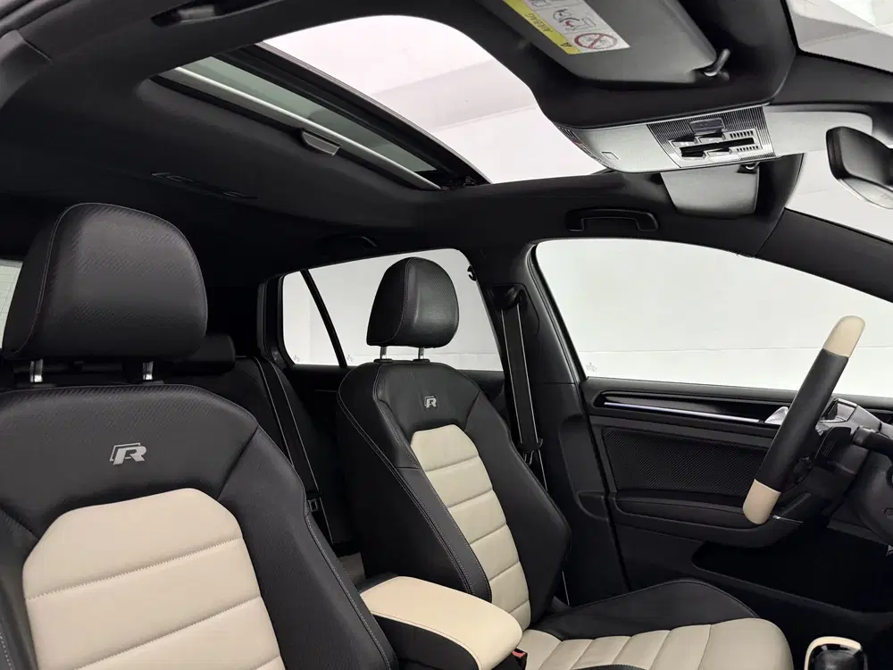 Volkswagen Golf 2.0 R TSI 4Motion 310PK uit 2019, foto 4
