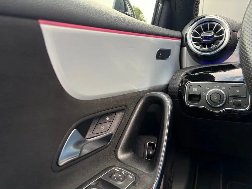 Mercedes-Benz A-Klasse A 250e AMG Night 1e eig. Pano Camera uit 2022, foto 11